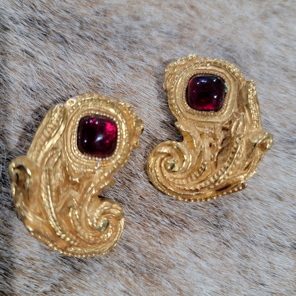 Vintage Christian Dior Gripoix Clip On Earrings - Picture 8 of 10